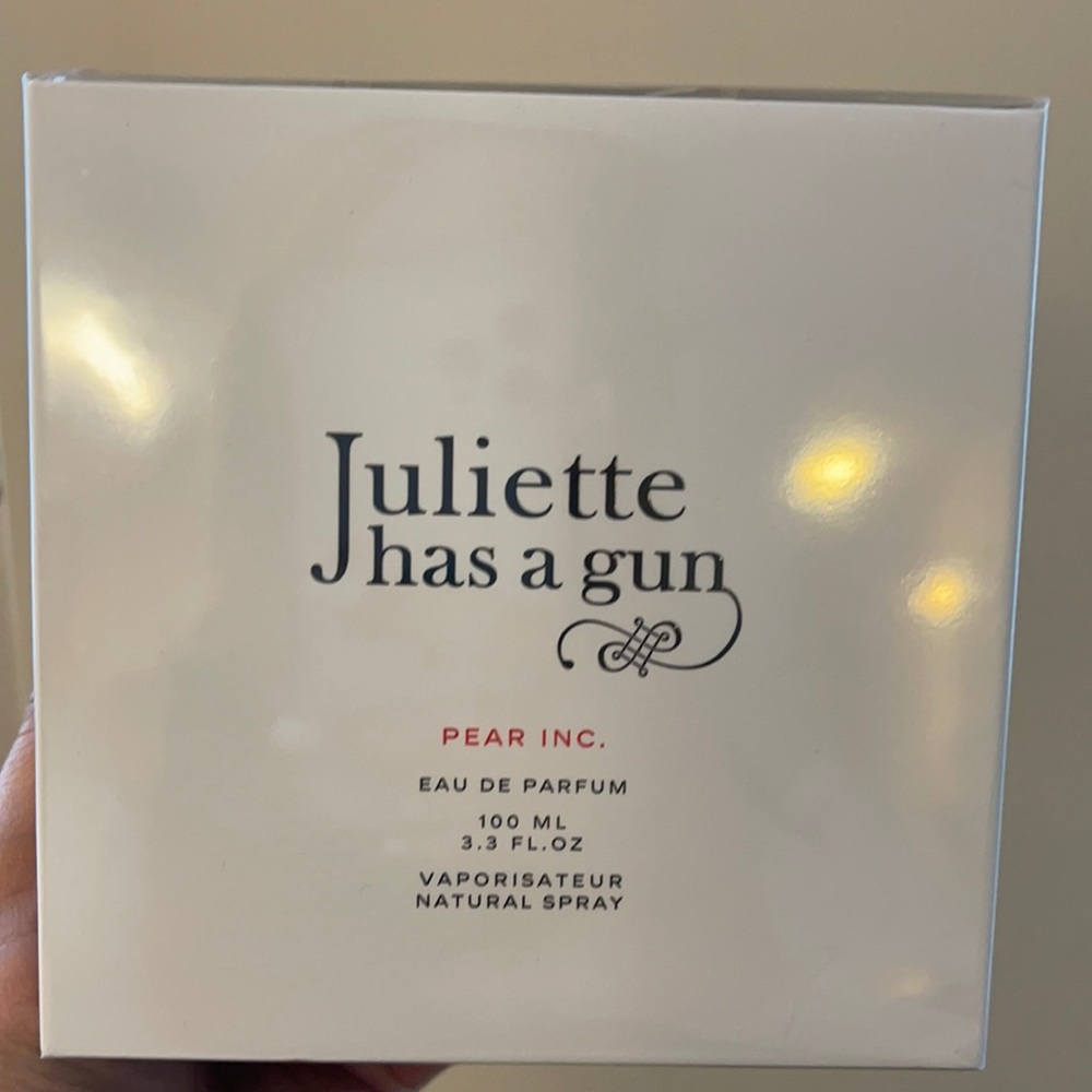 Juliette has a gun